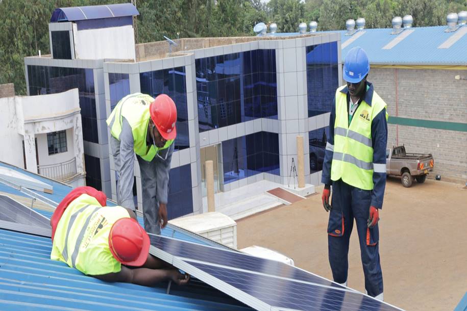 Como instalar paineis solares no telhado